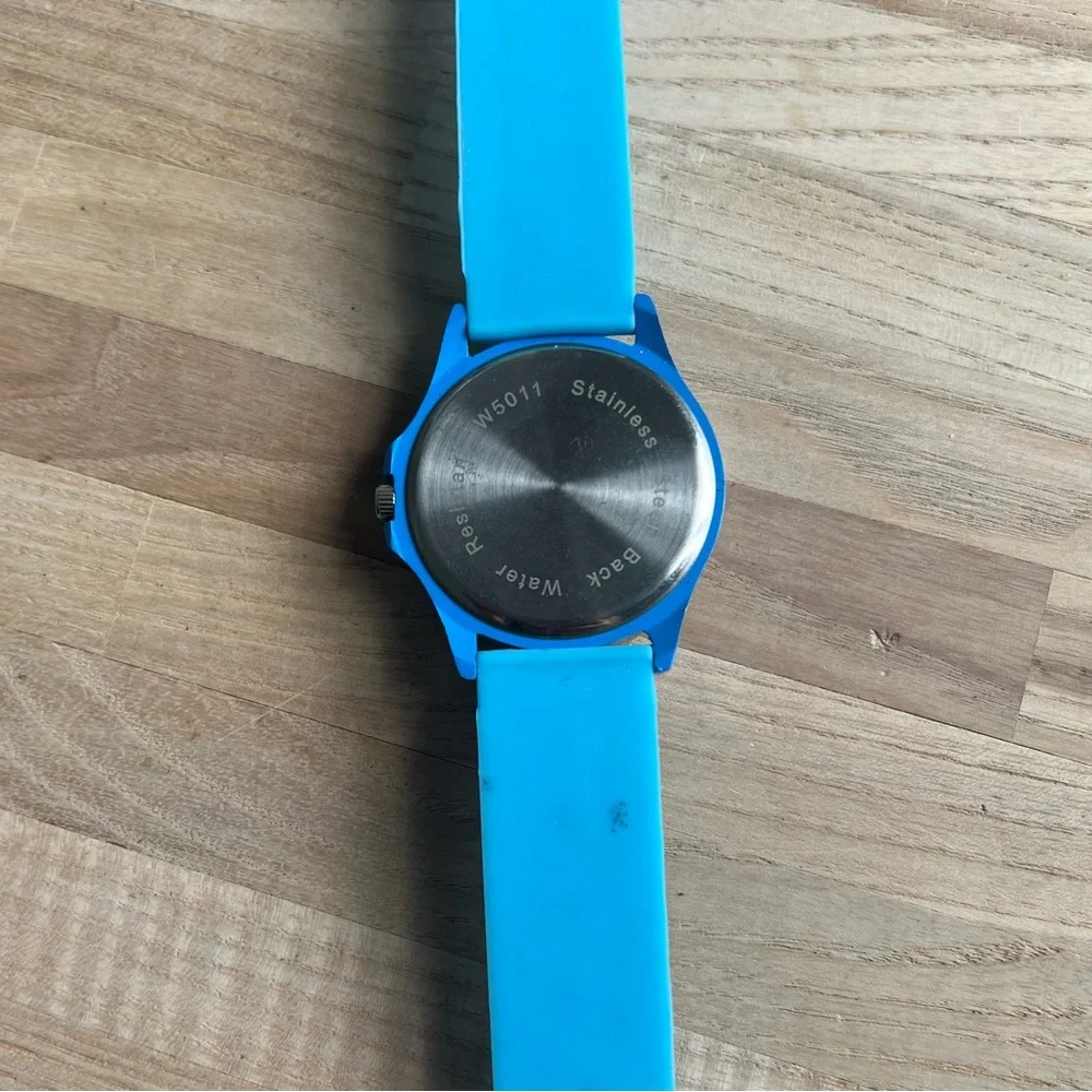 Geneva ladies blue dial silicone rhinestones sporty watch NEW BATTERY